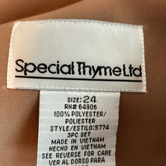 Special Thyme Woman's Plus Size 24 Sleeveless V-Neck Top - Picture 3 of 4